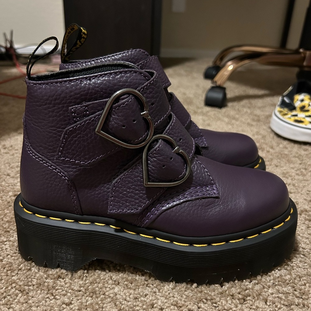 Doc Marten Devon Heart Boots